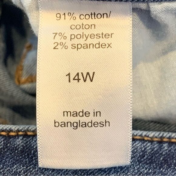 M Jeans by Maurice’s Mid-Rise Rolled Cuff Cropped Jeans Size 14W - Picture 6 of 9